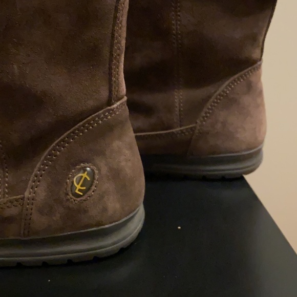 ⭐️COACH⭐️ Suede Boots Sz 6 - Picture 3 of 9